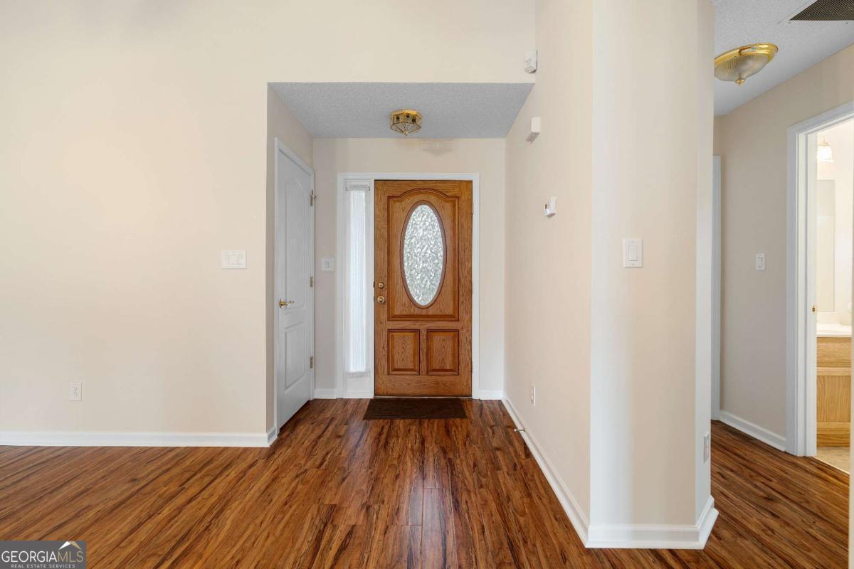 235 Prominent Loop Property Photo 7