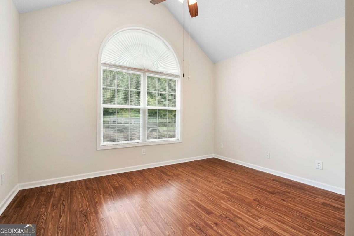 235 Prominent Loop Property Photo 9