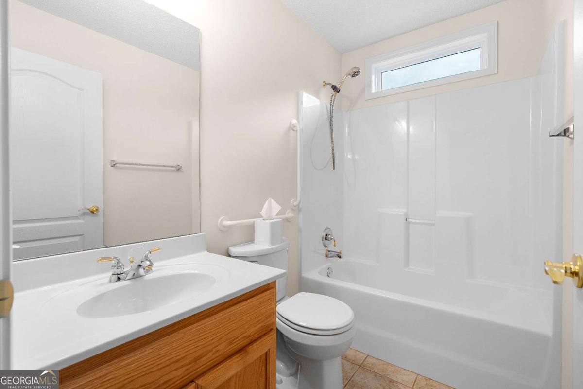 235 Prominent Loop Property Photo 10