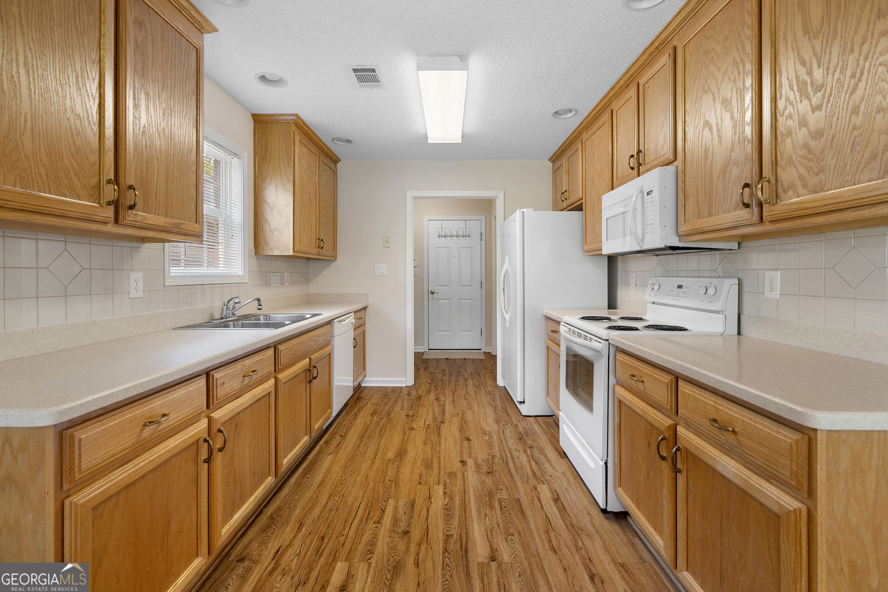 235 Prominent Loop Property Photo 10