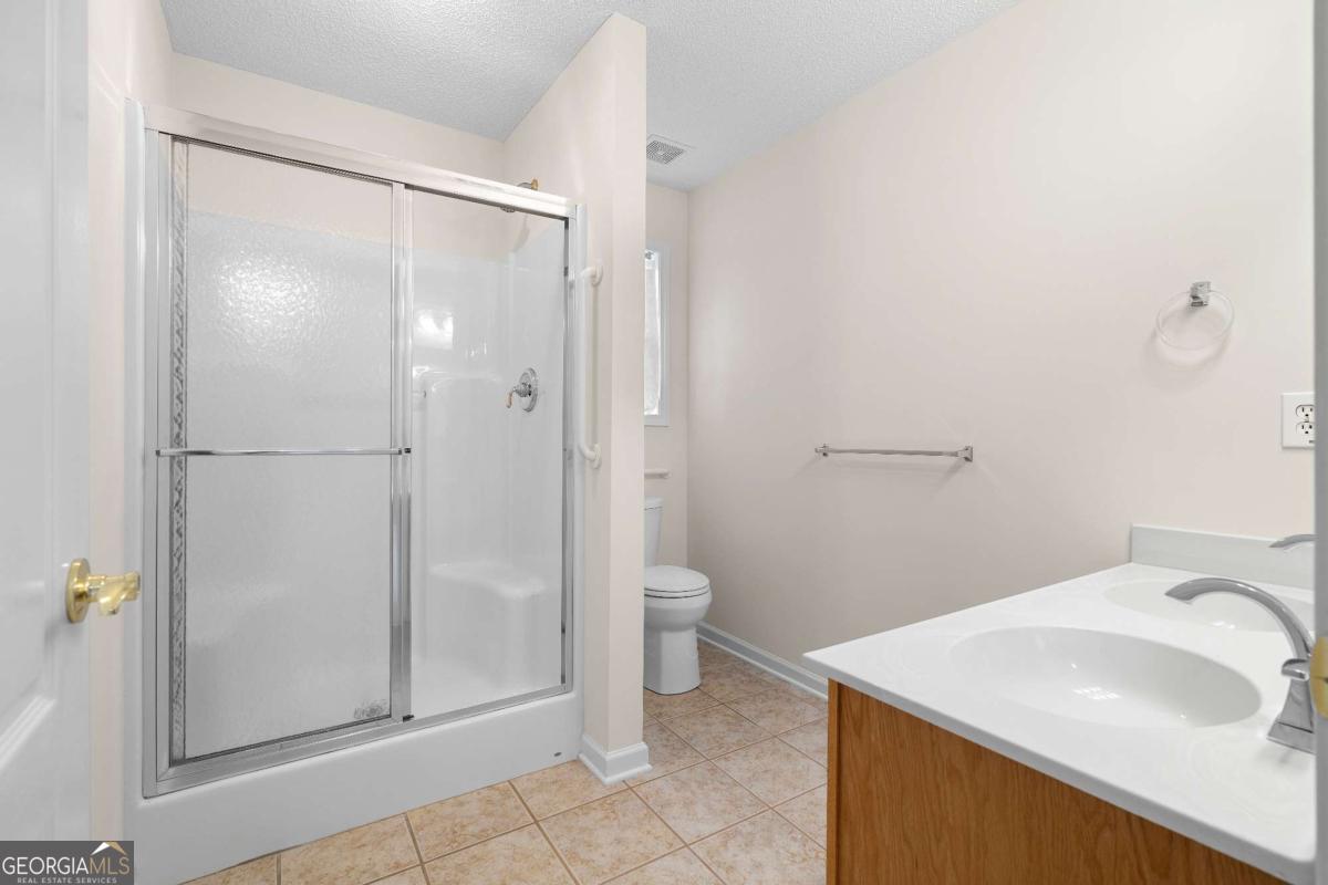 235 Prominent Loop Property Photo 14
