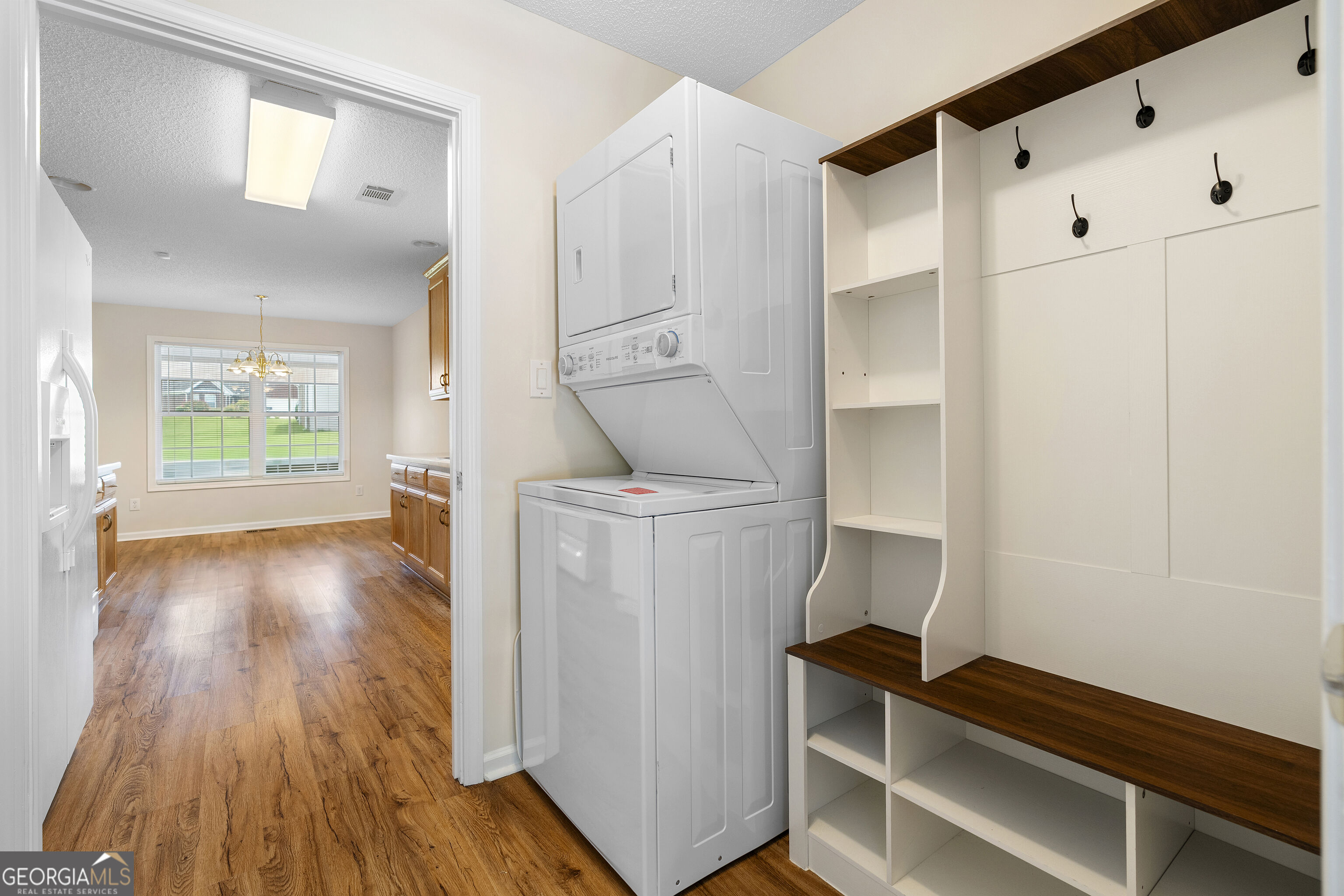 235 Prominent Loop Property Photo 14