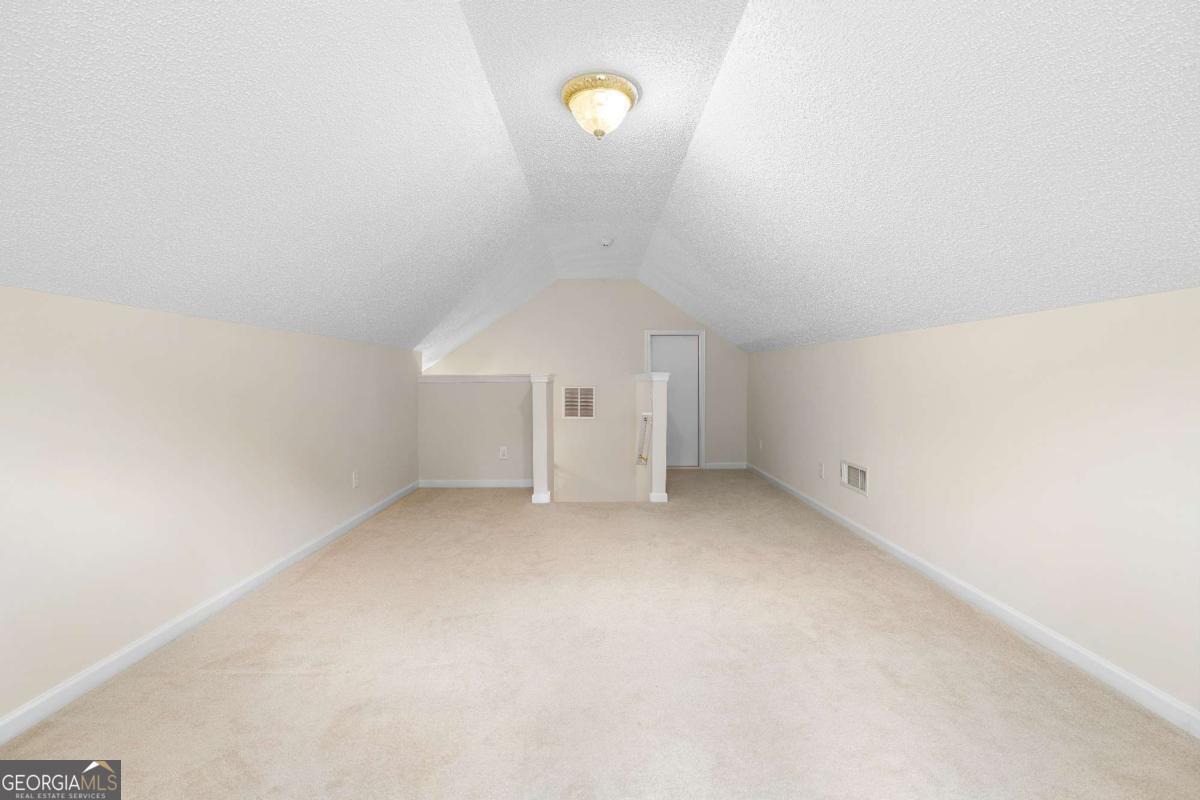 235 Prominent Loop Property Photo 16
