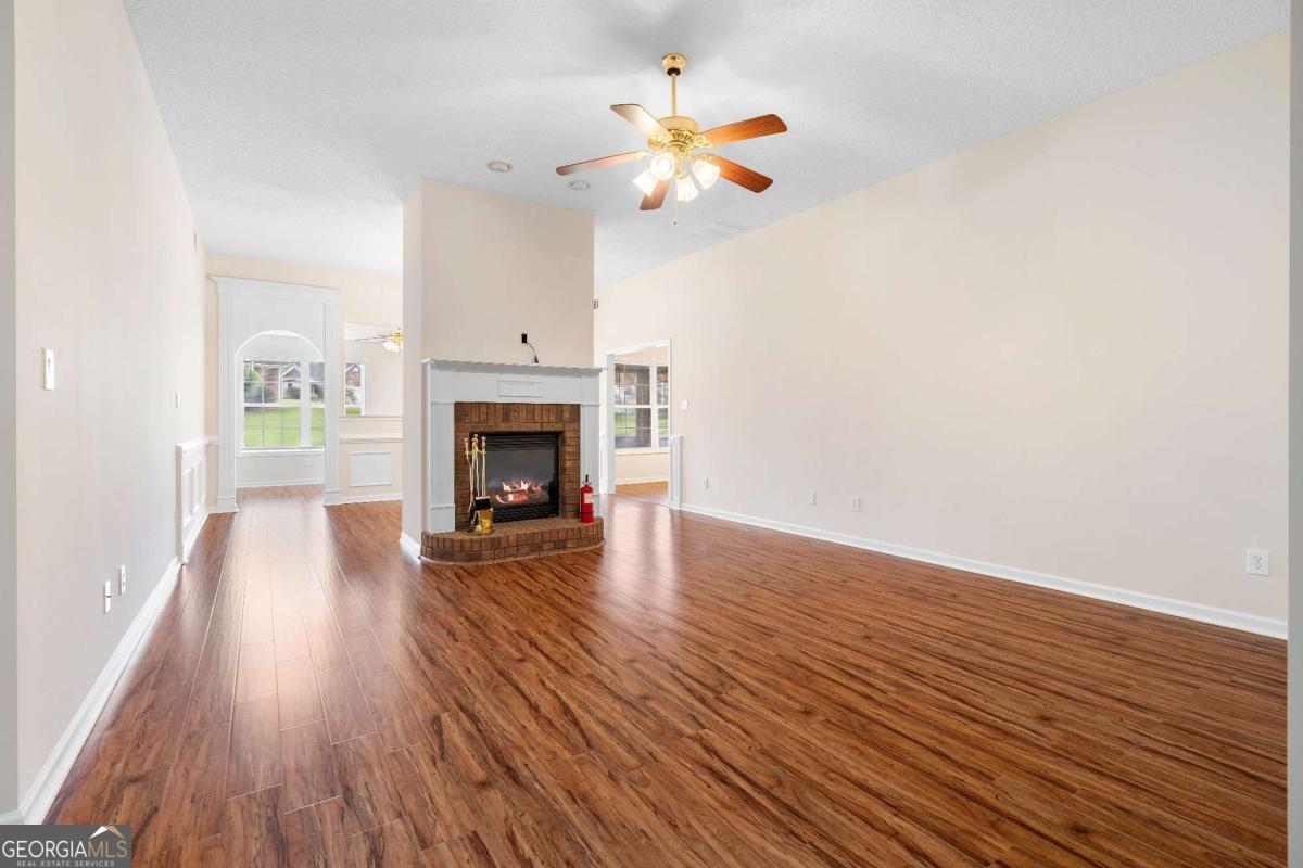 235 Prominent Loop Property Photo 17