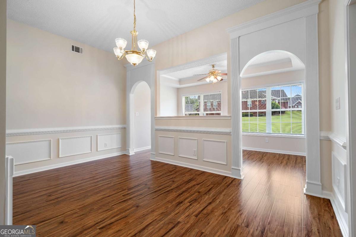 235 Prominent Loop Property Photo 19