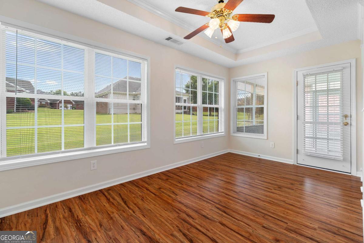 235 Prominent Loop Property Photo 20