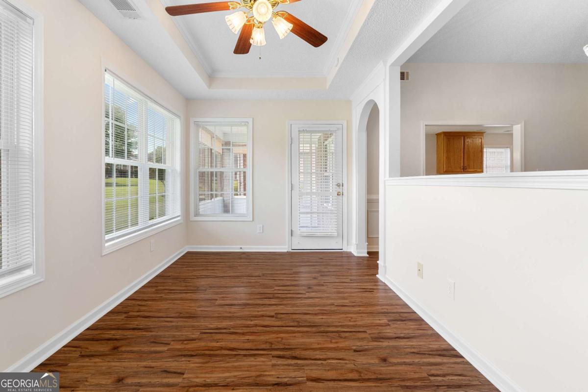 235 Prominent Loop Property Photo 21