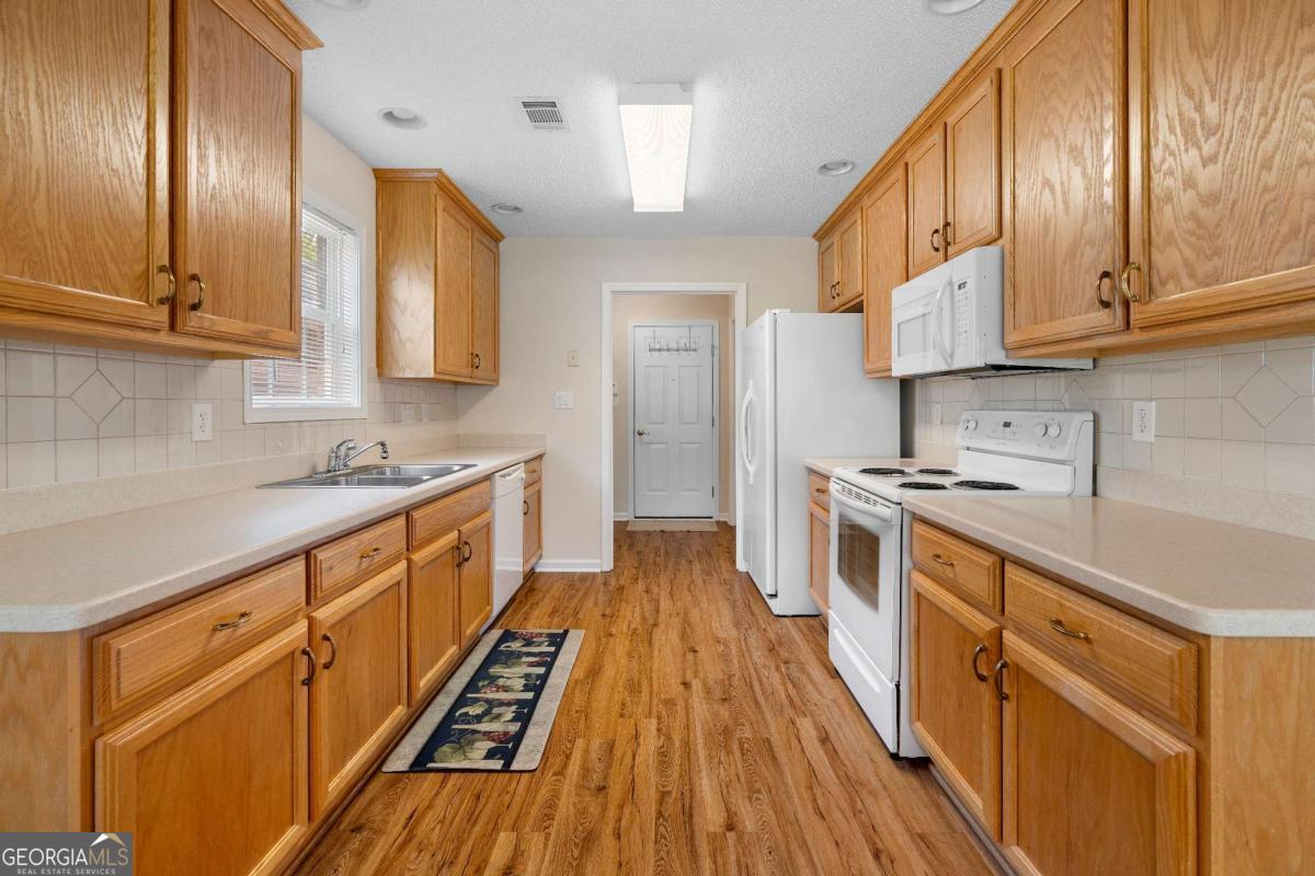 235 Prominent Loop Property Photo 24