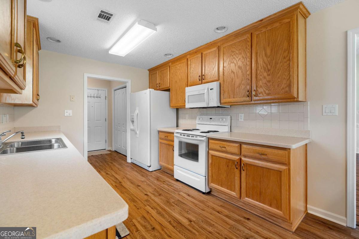 235 Prominent Loop Property Photo 25