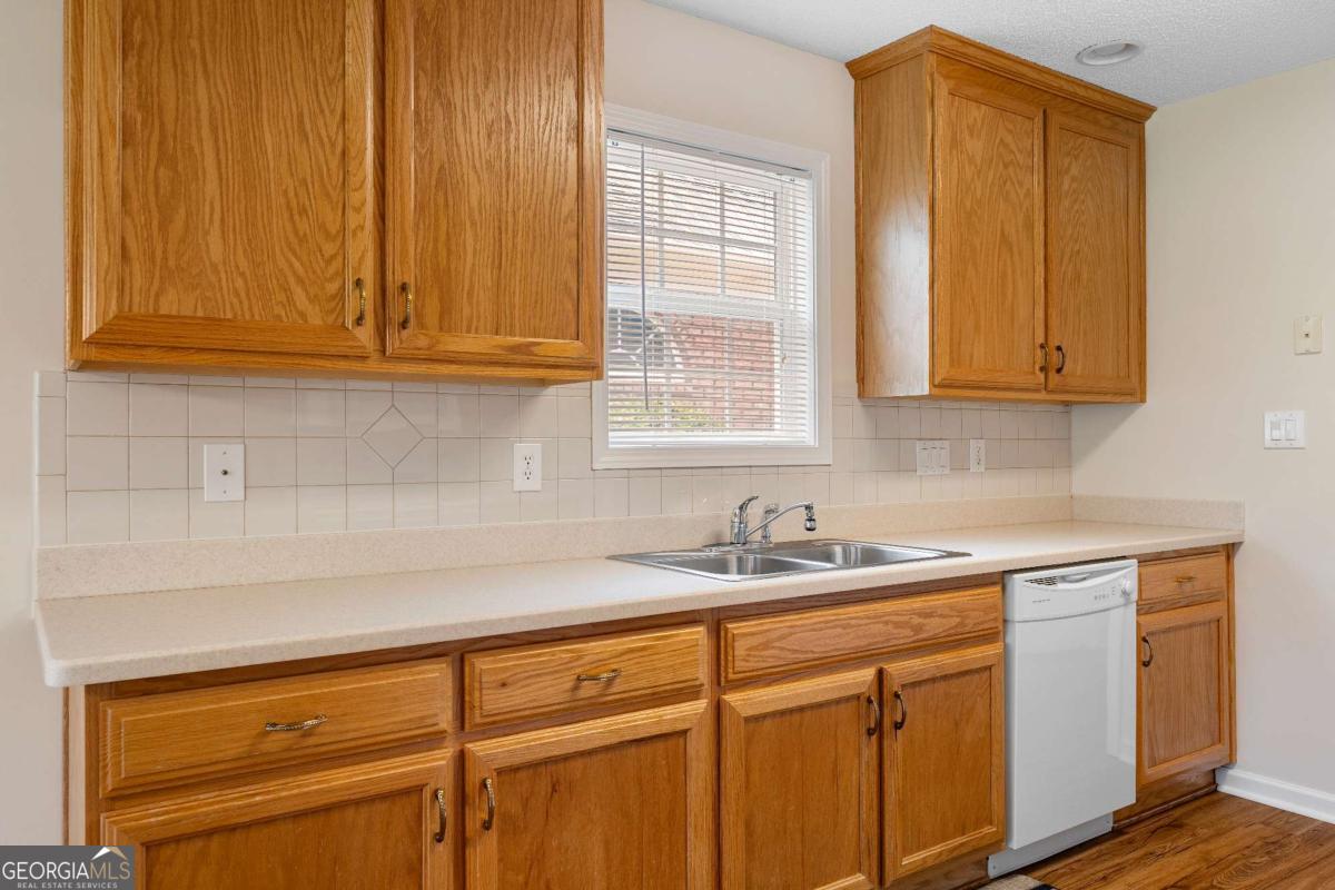235 Prominent Loop Property Photo 27