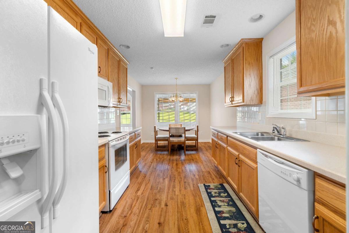 235 Prominent Loop Property Photo 28