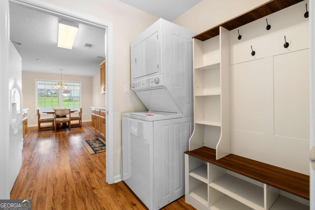 235 Prominent Loop Property Photo 29