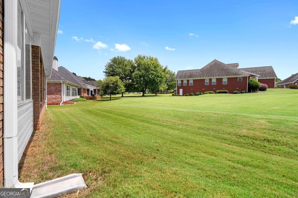 235 Prominent Loop Property Photo 31