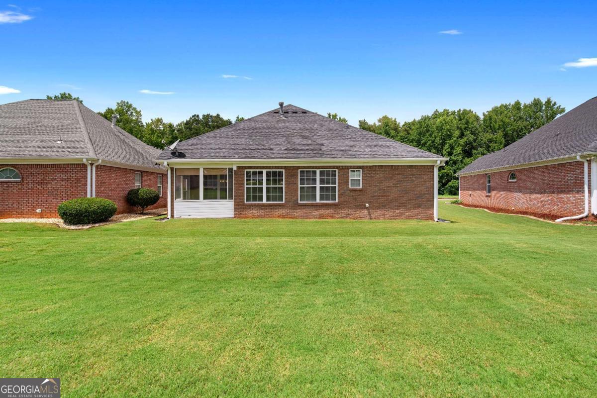 235 Prominent Loop Property Photo 32