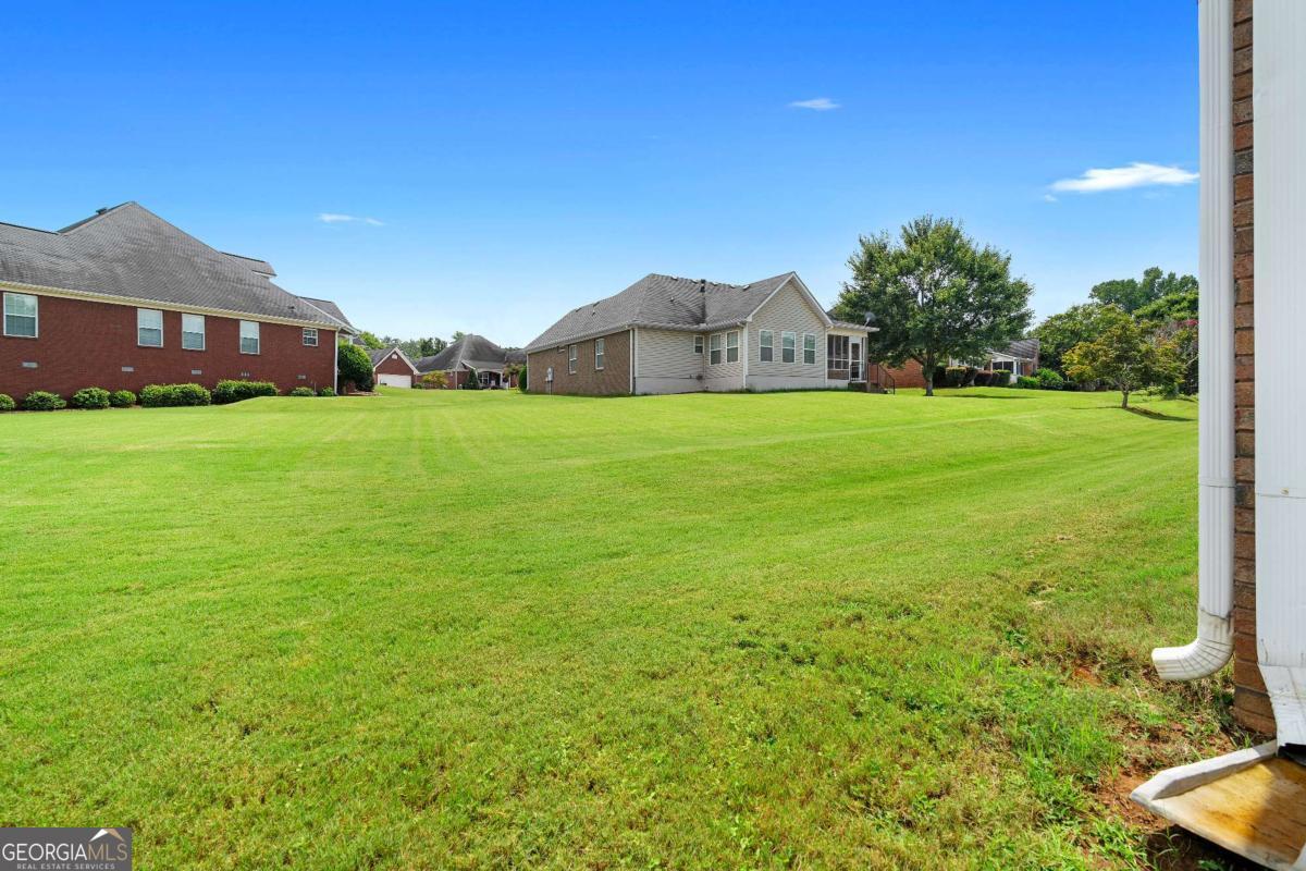 235 Prominent Loop Property Photo 33