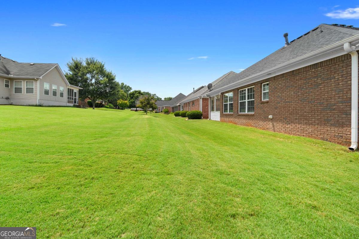 235 Prominent Loop Property Photo 34