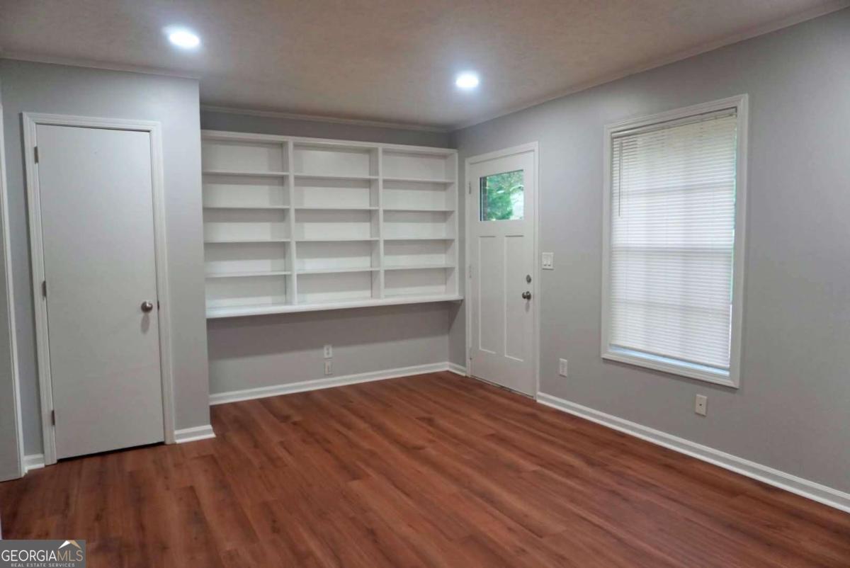 5122 Martindale Lane Property Photo 4