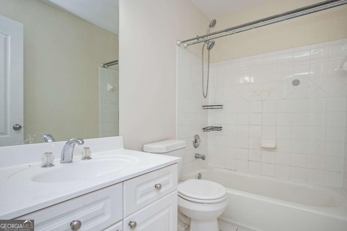 100 Red Barn Lane Property Photo 23