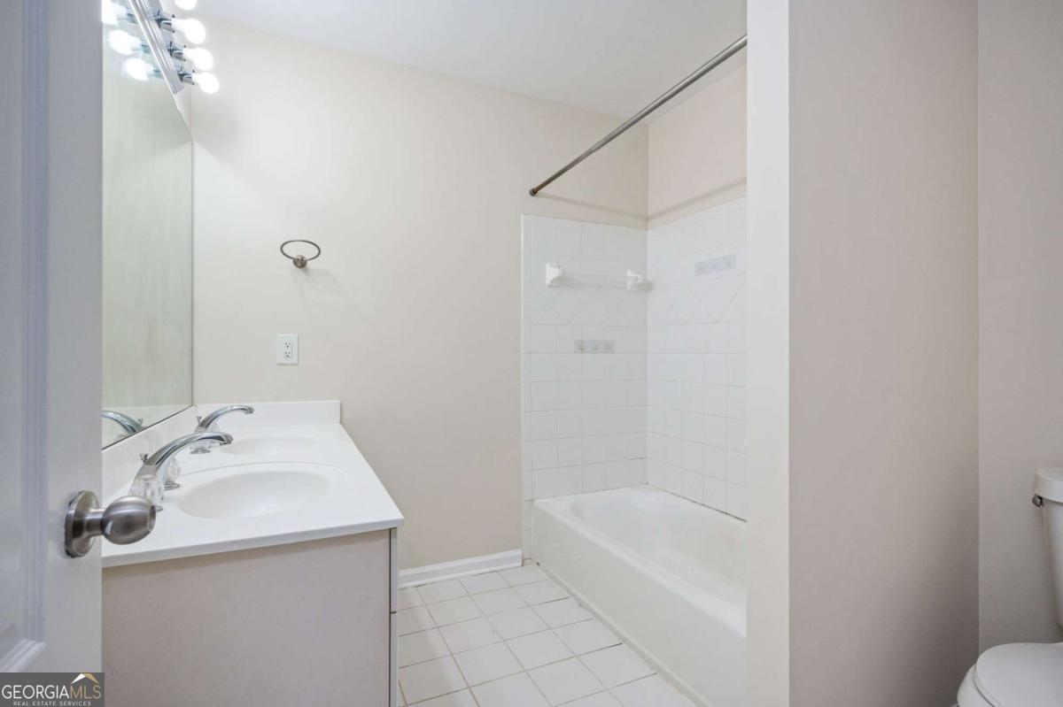 100 Red Barn Lane Property Photo 27
