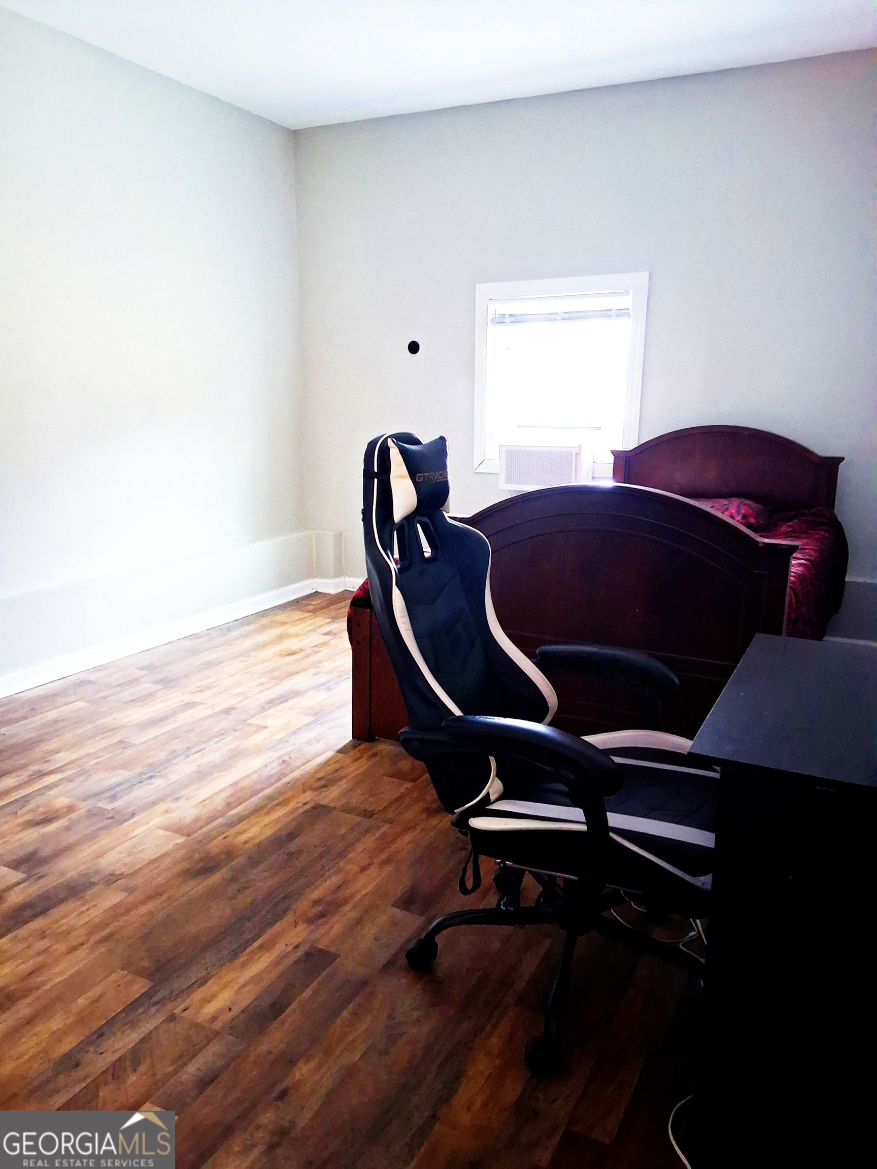 2732 Village Green Lane Property Photo 4