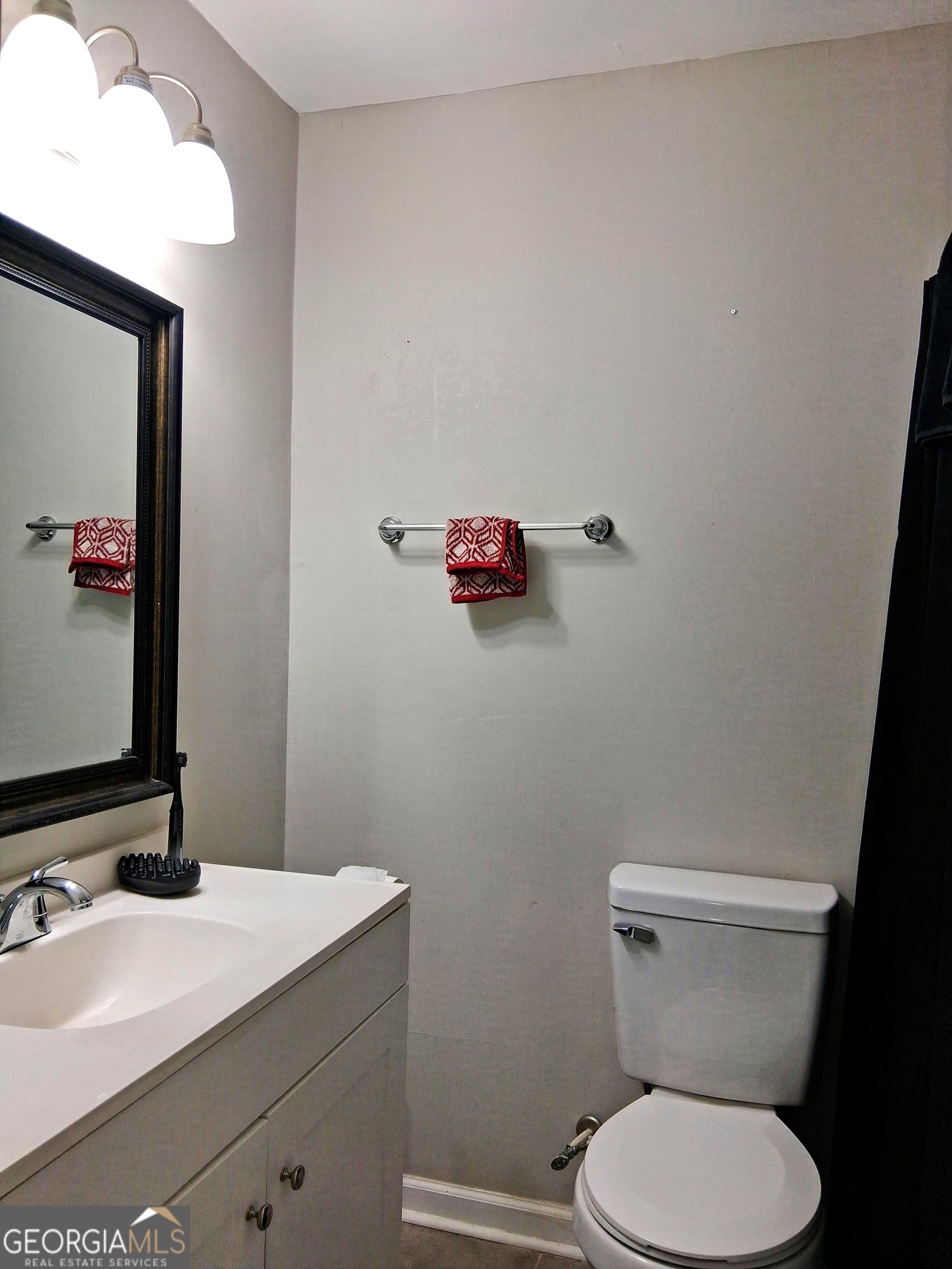 2732 Village Green Lane Property Photo 5