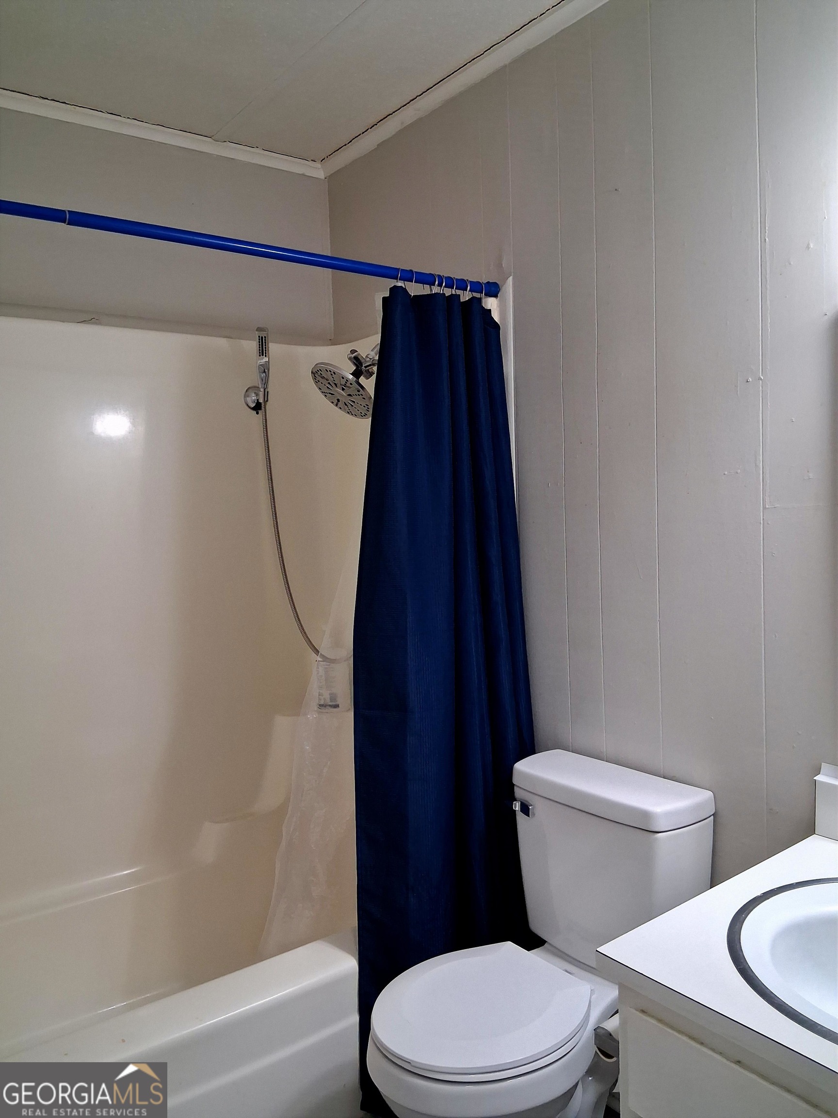 2732 Village Green Lane Property Photo 7
