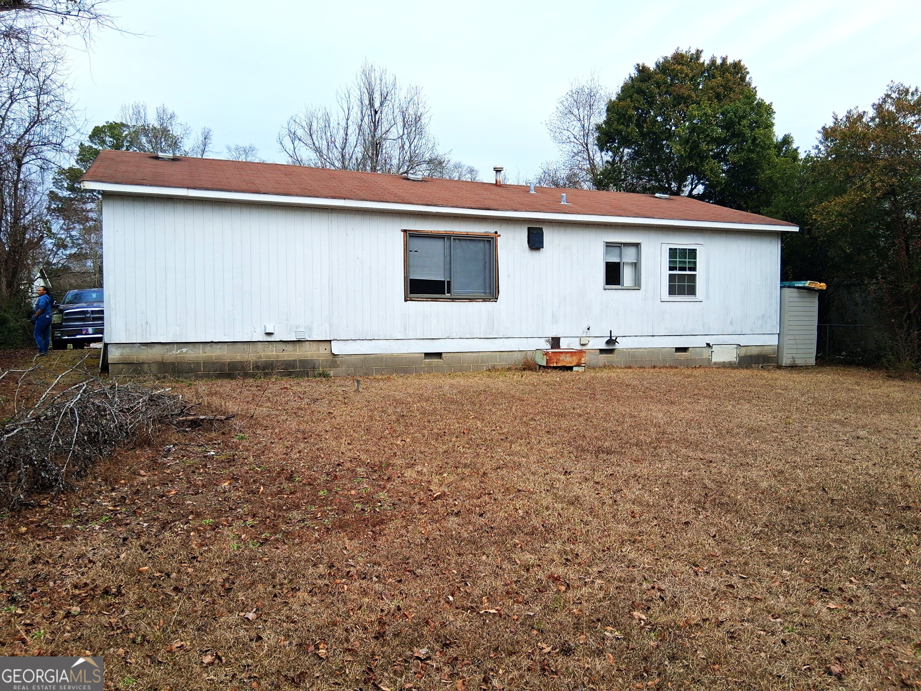 2732 Village Green Lane Property Photo 10