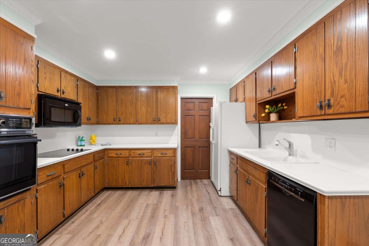 2932 Village Drive Property Photo 6