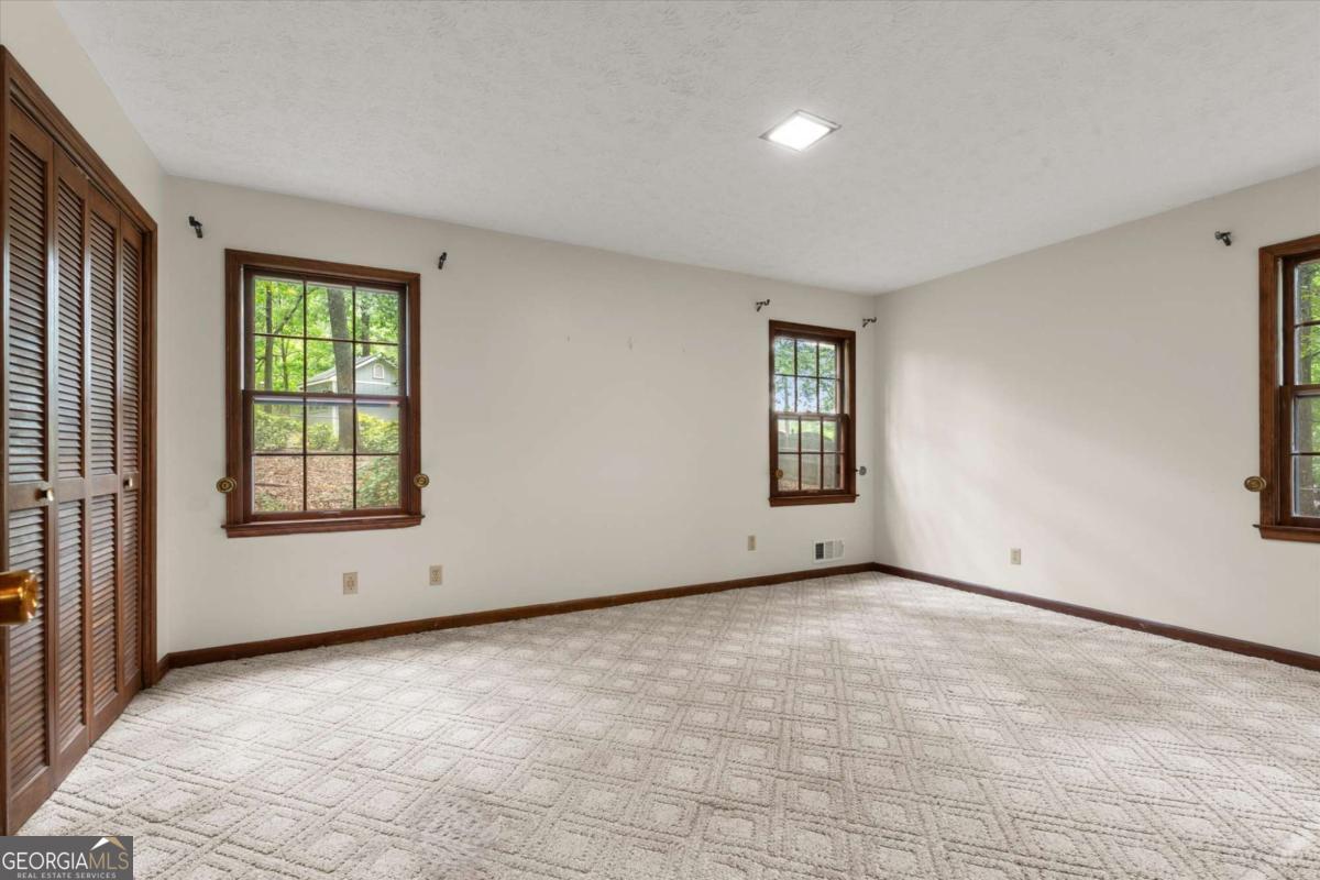 2932 Village Drive Property Photo 13