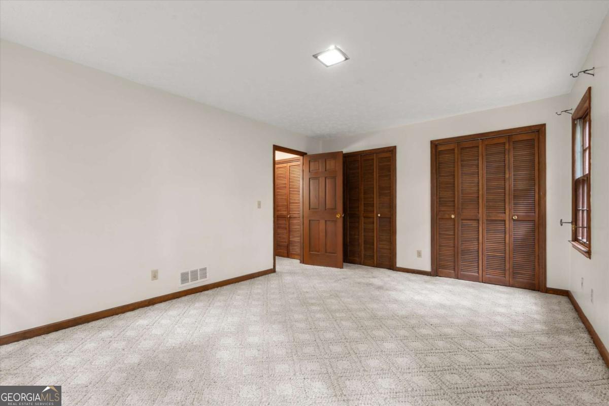 2932 Village Drive Property Photo 14