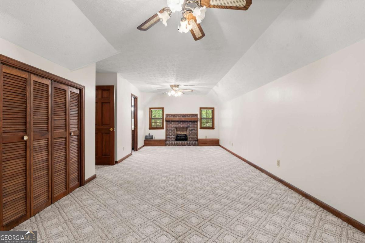 2932 Village Drive Property Photo 17