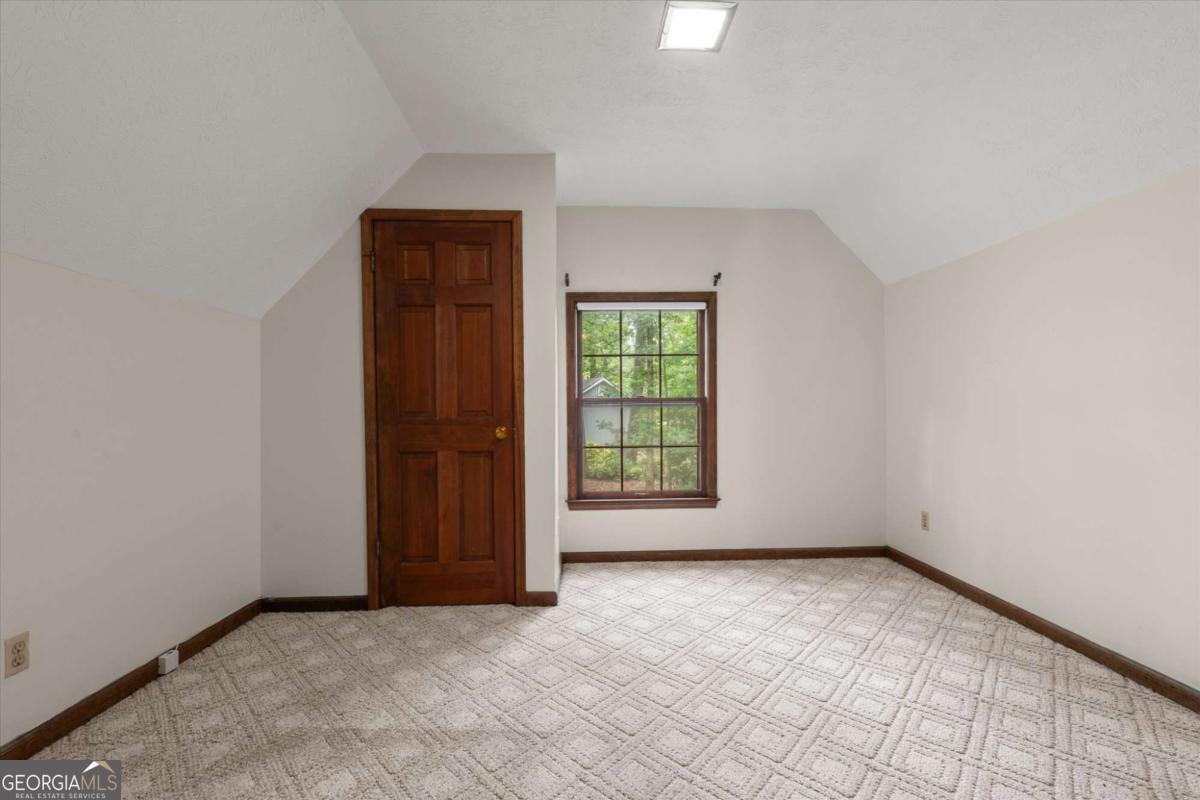 2932 Village Drive Property Photo 23