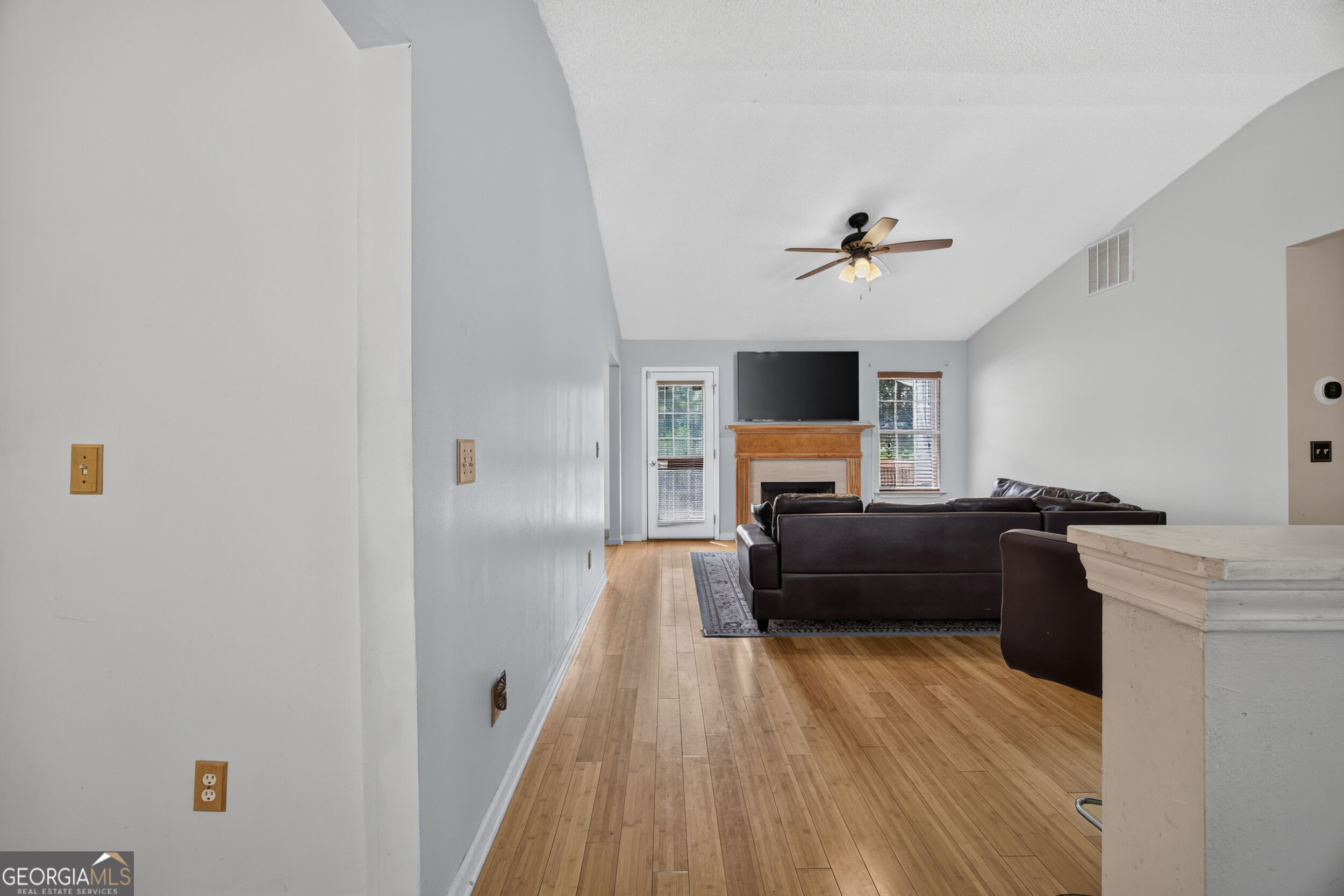 305 Bainbridge Circle Property Photo 4