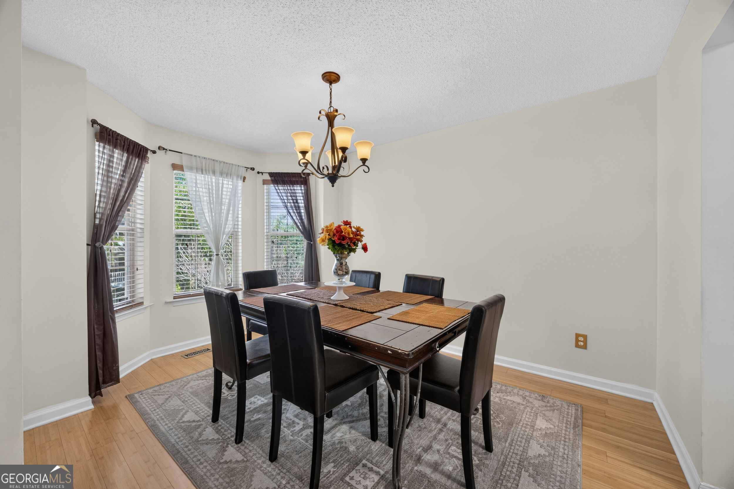 305 Bainbridge Circle Property Photo 8