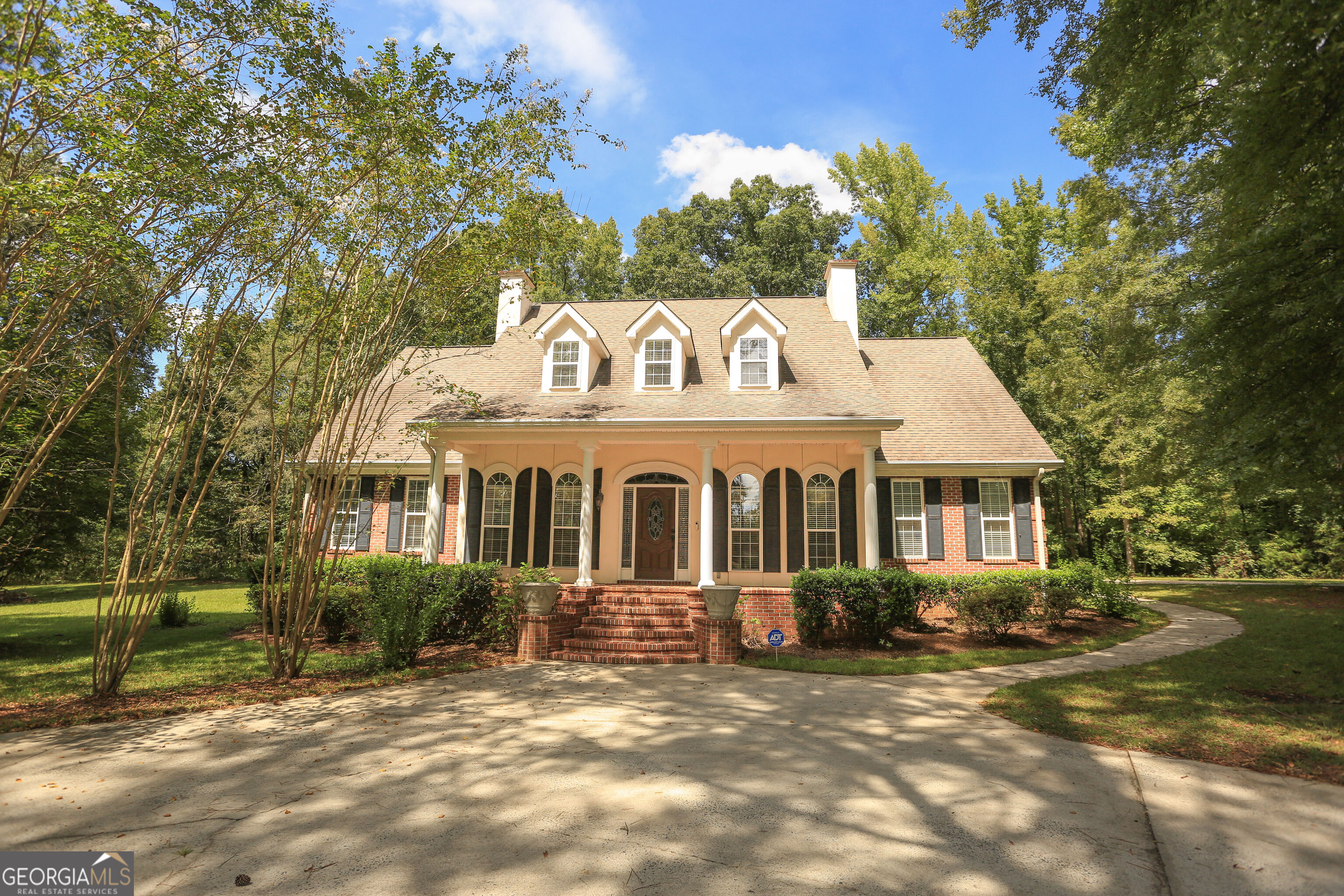 421 Creekside Drive Property Photo 1