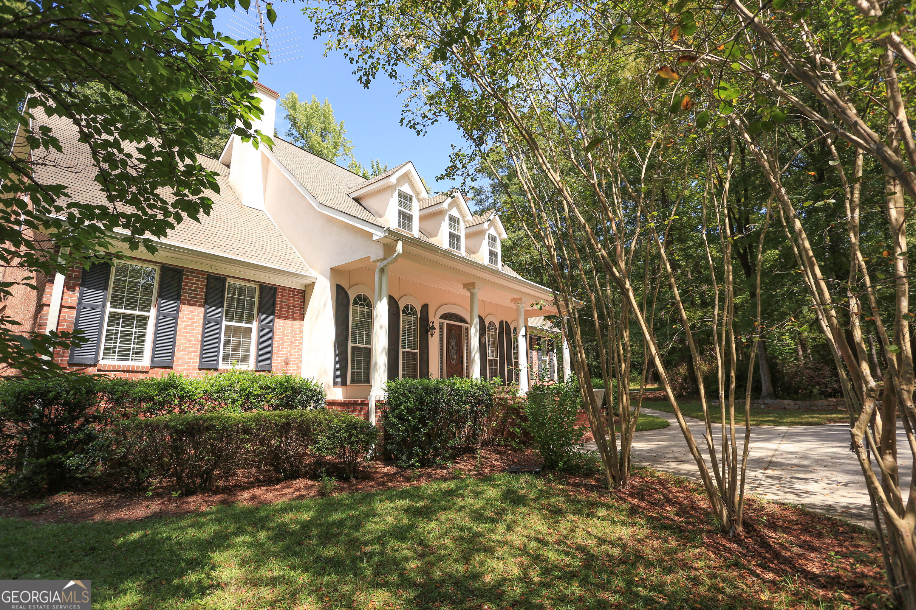 421 Creekside Drive Property Photo 4