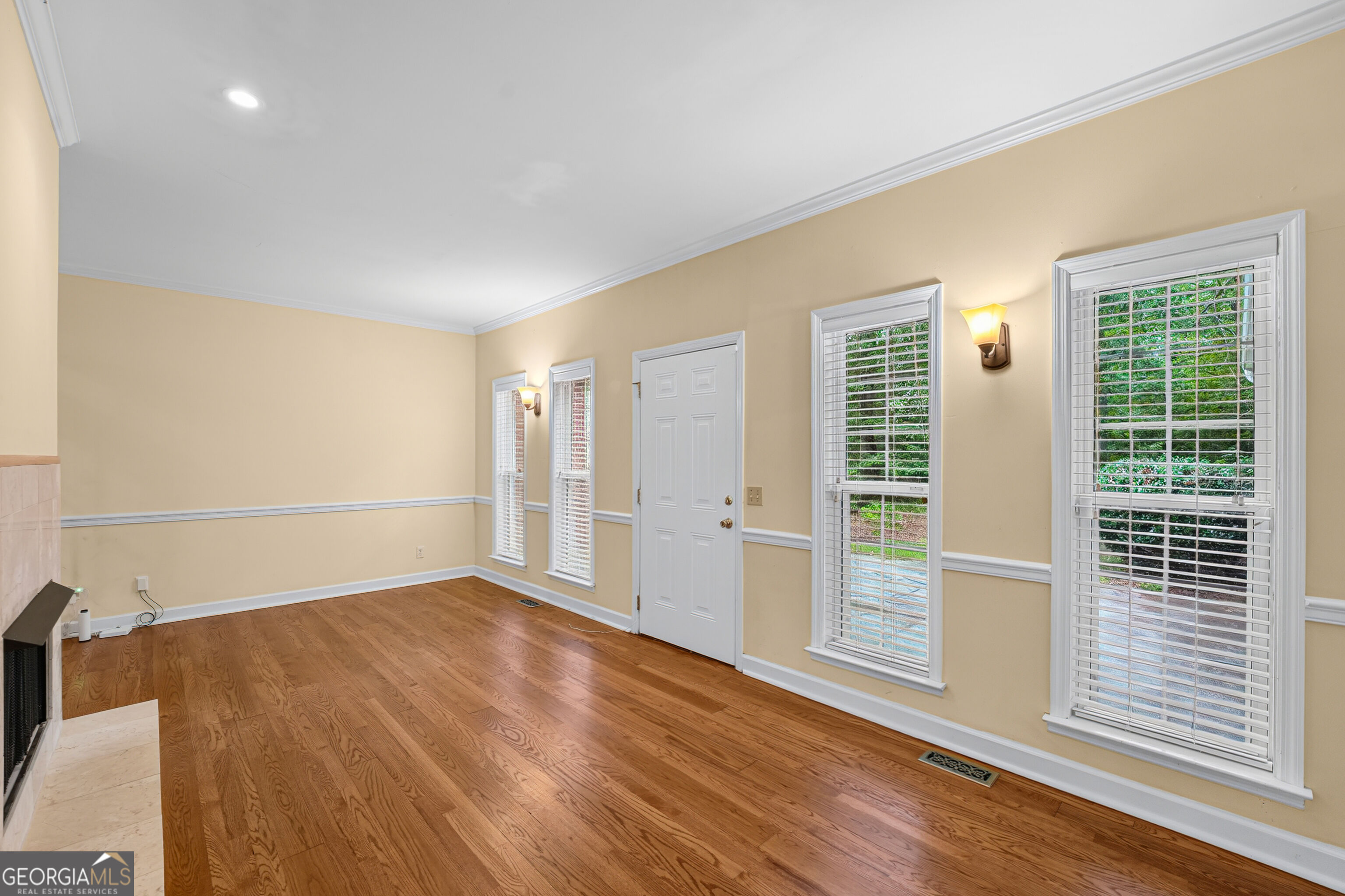 421 Creekside Drive Property Photo 5