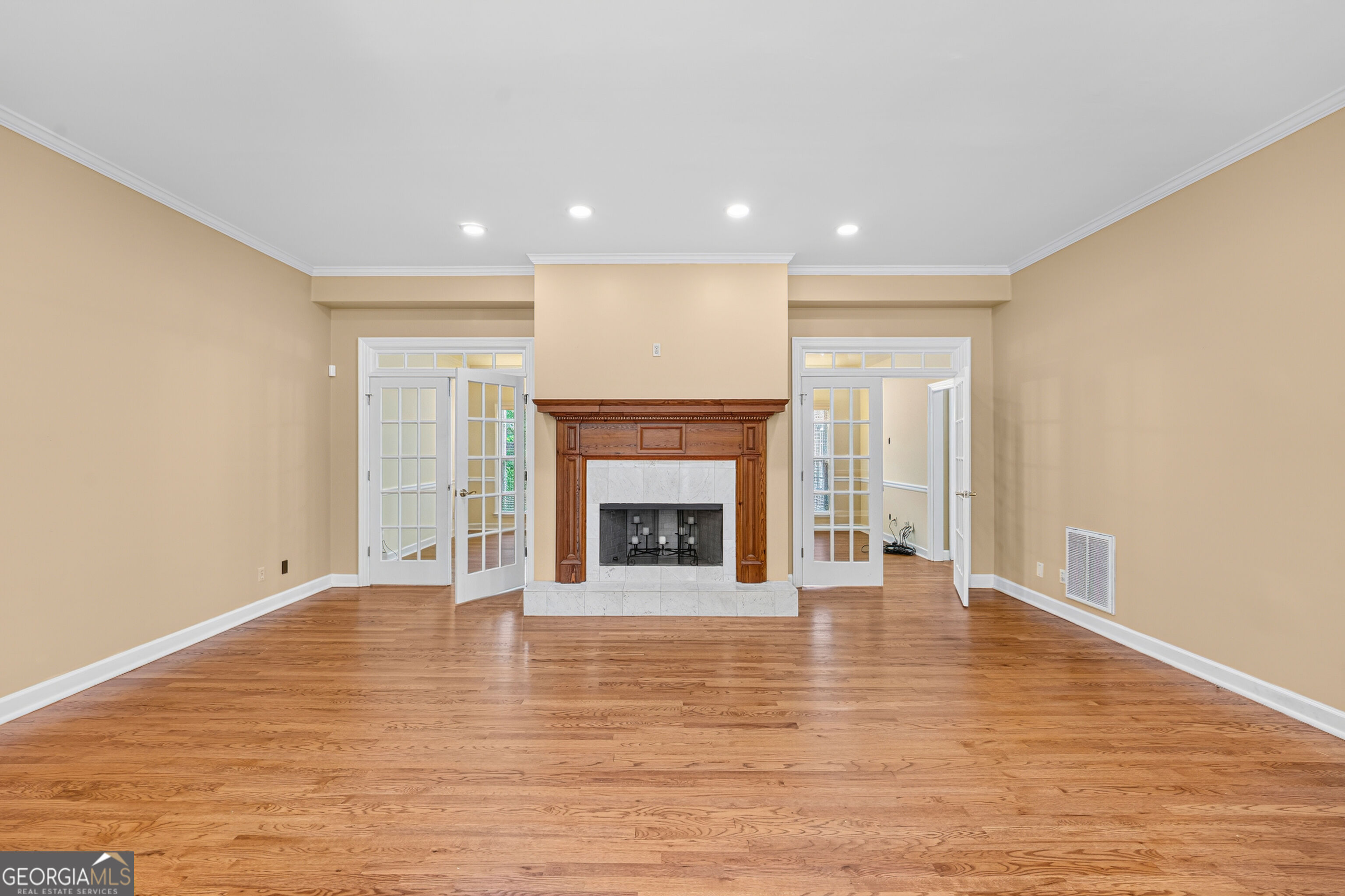 421 Creekside Drive Property Photo 7
