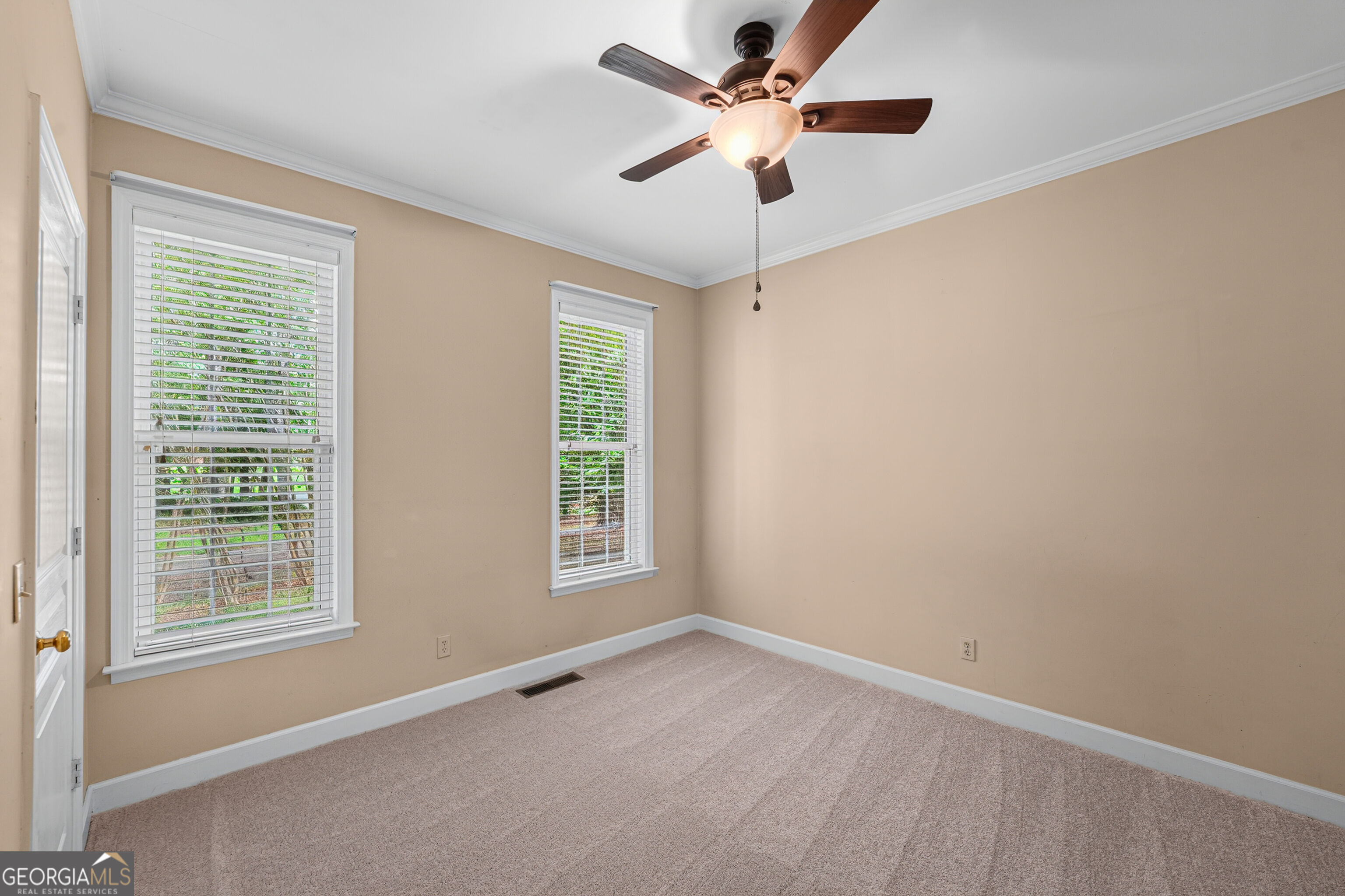 421 Creekside Drive Property Photo 8