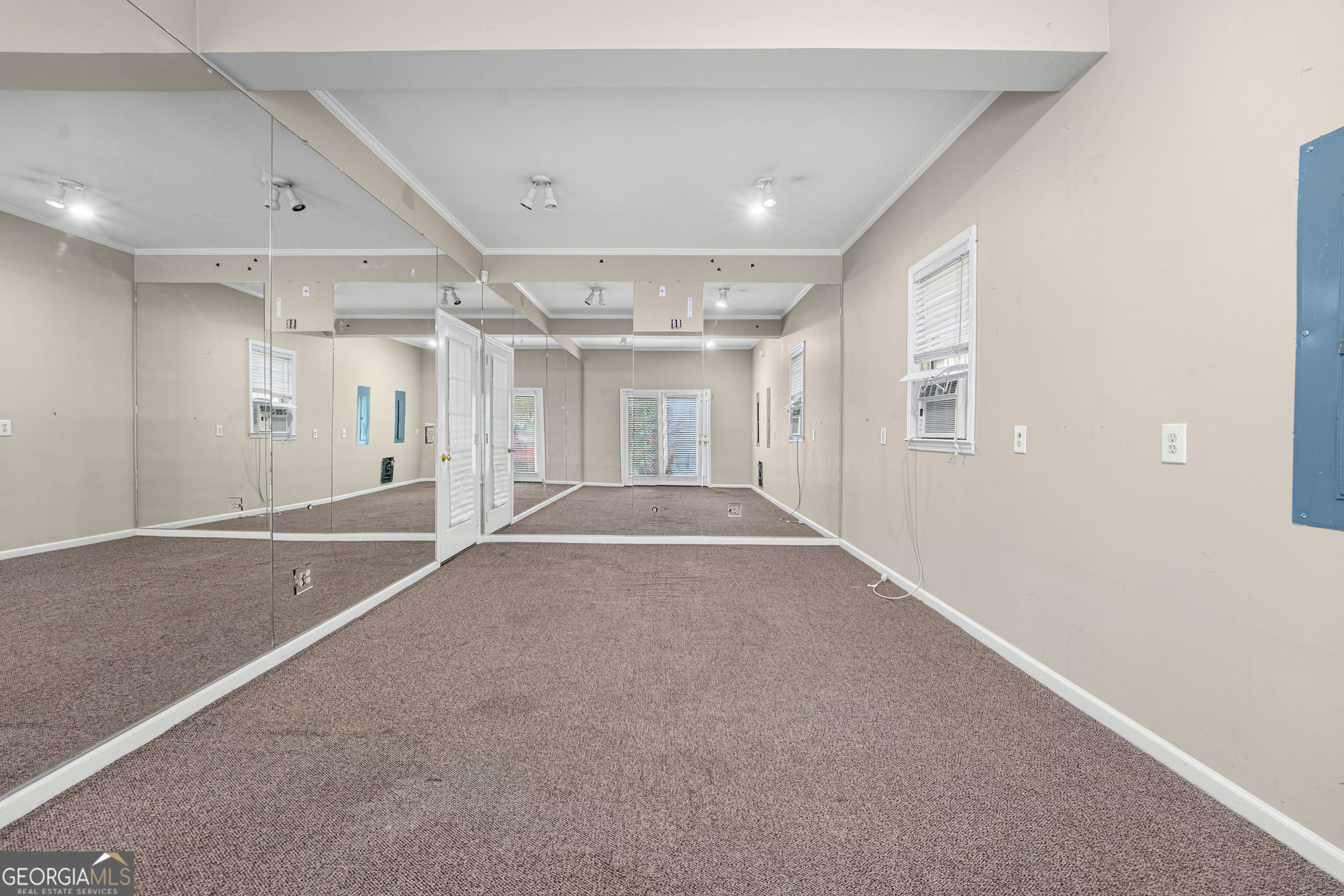 421 Creekside Drive Property Photo 34