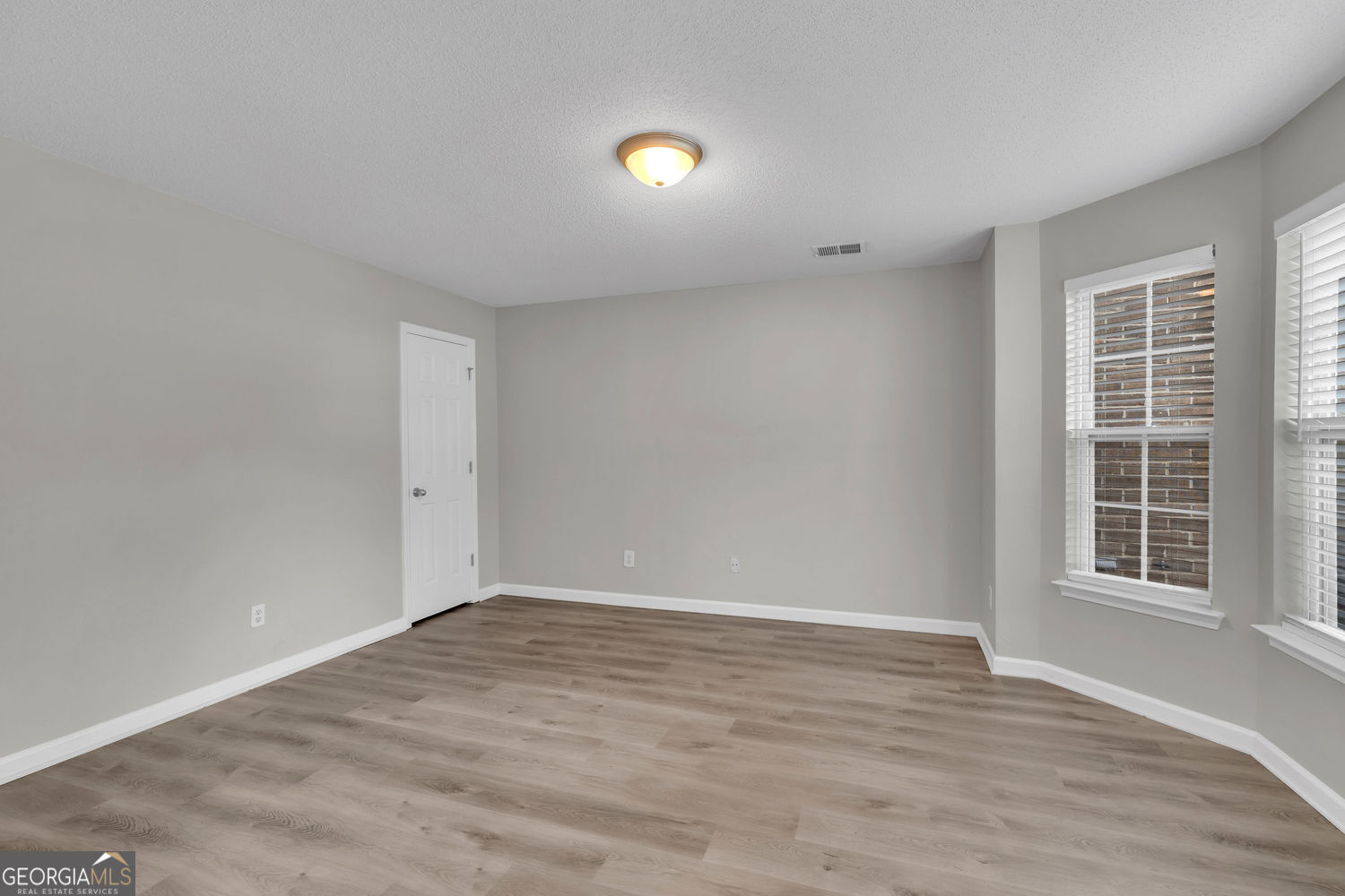 712 Walton Drive Property Photo 3