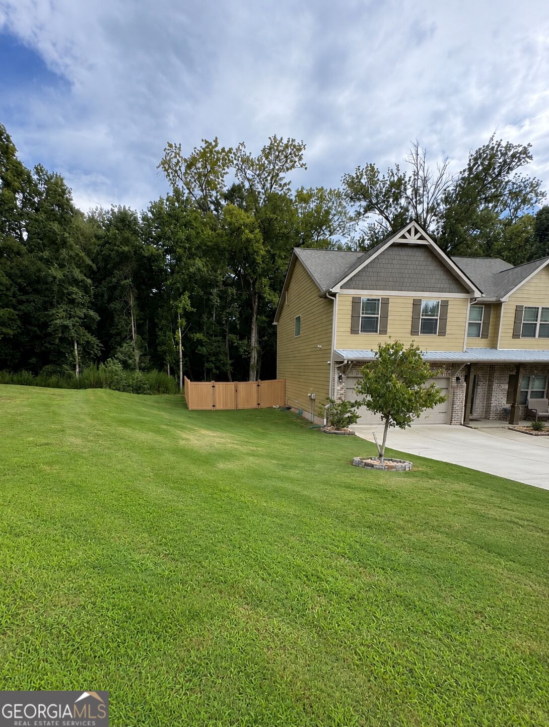 896 Crescent Lane Property Photo 4