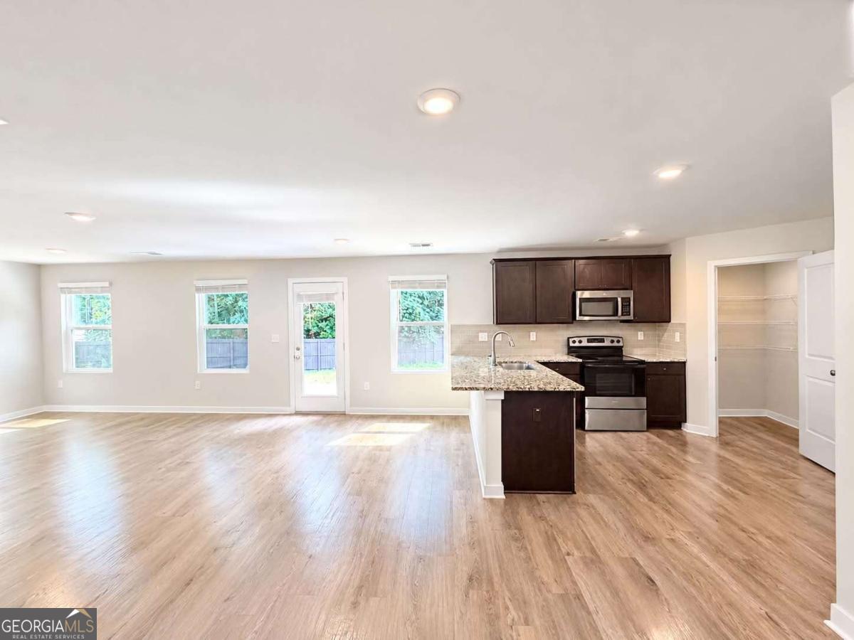 403 Limerick Way Property Photo 16