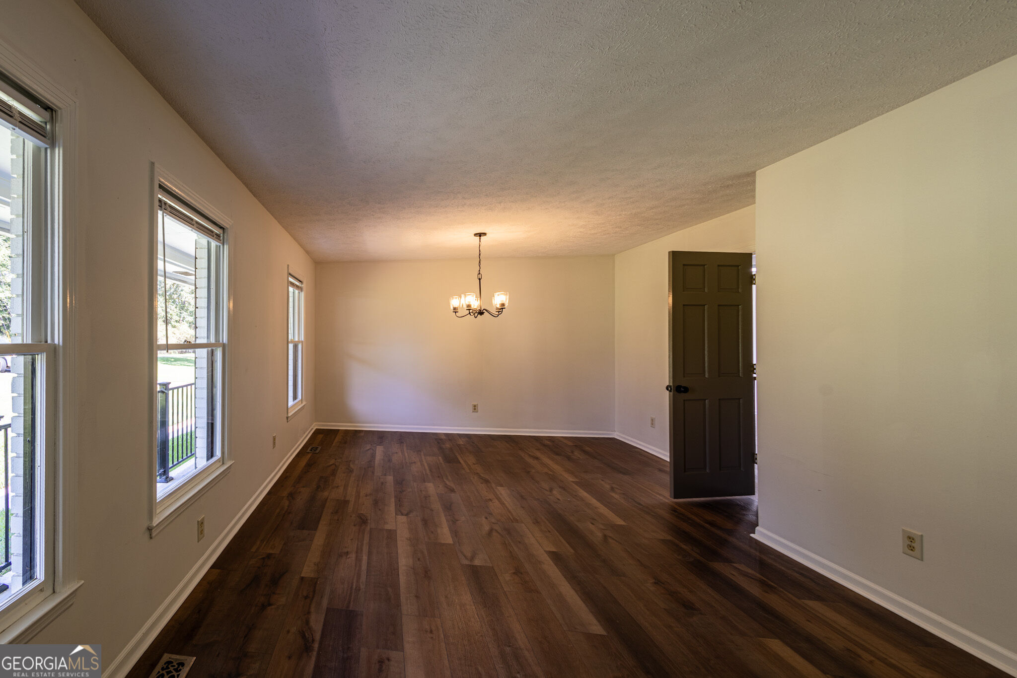 2197 N Jefferson Street Ne Property Photo 9