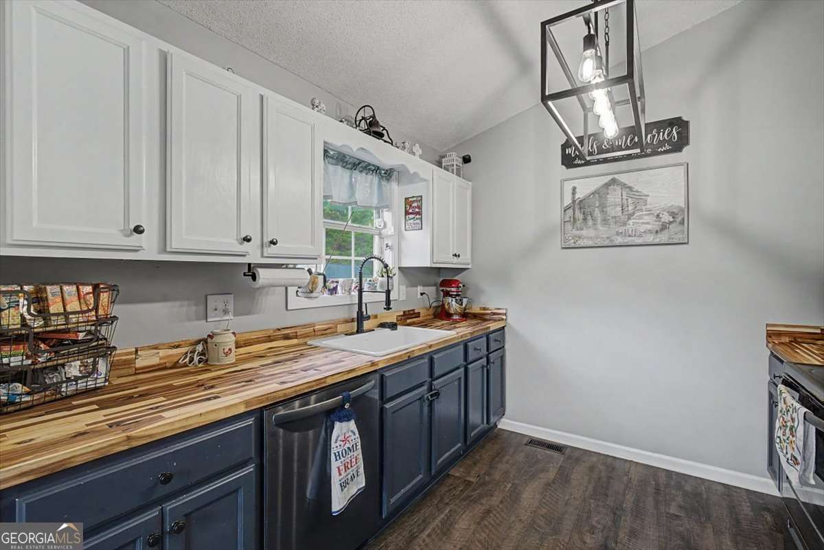 1216 Hardin Bridge Road Property Photo 10