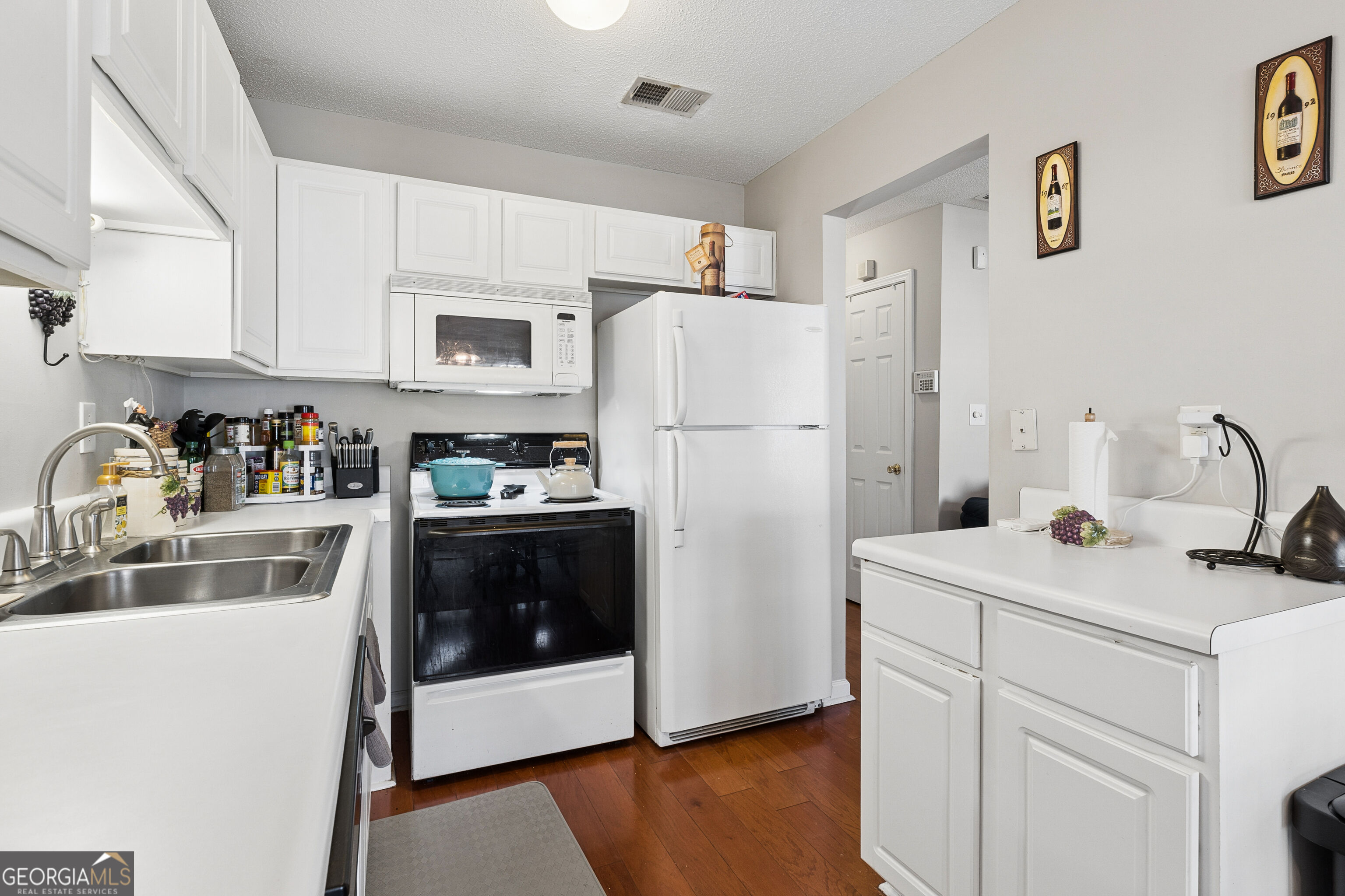 253 Gallant Court Se # 17 Property Photo 8