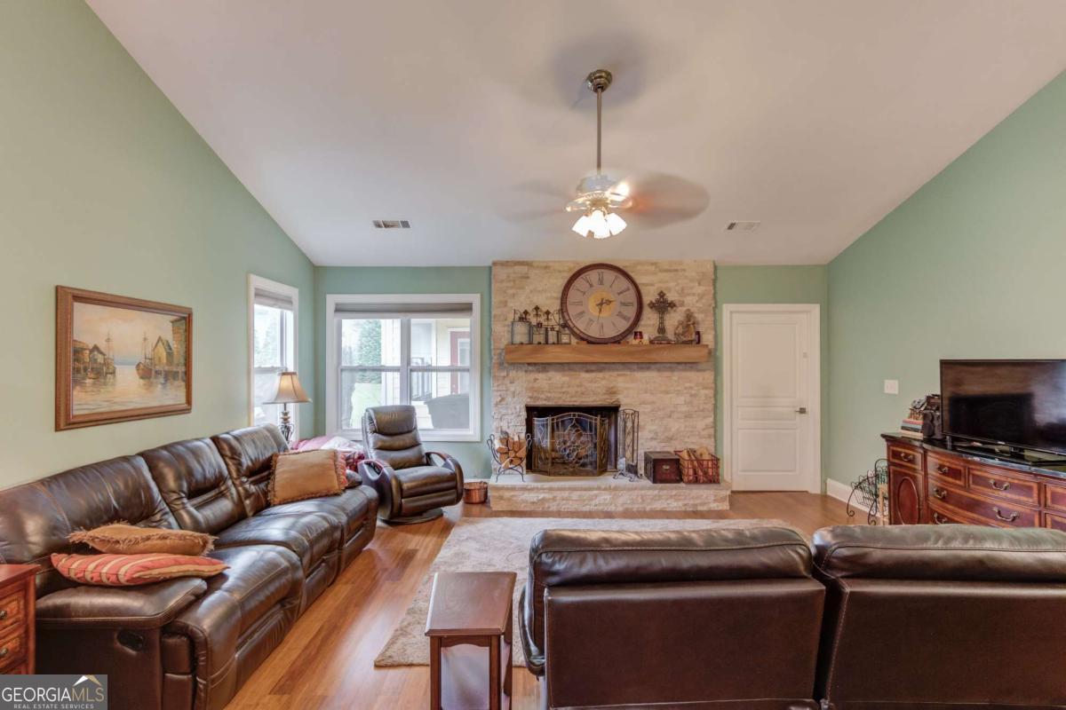 1200 Amhearst Oaks Drive Property Photo 12