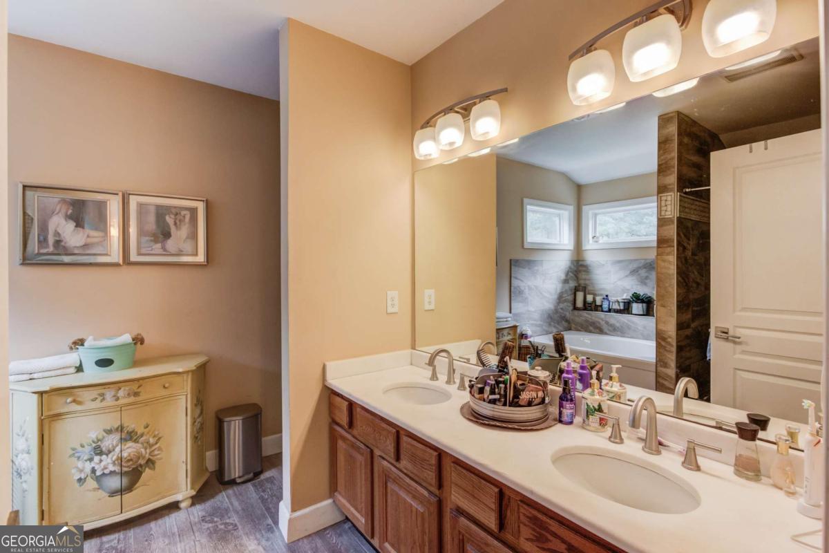 1200 Amhearst Oaks Drive Property Photo 18