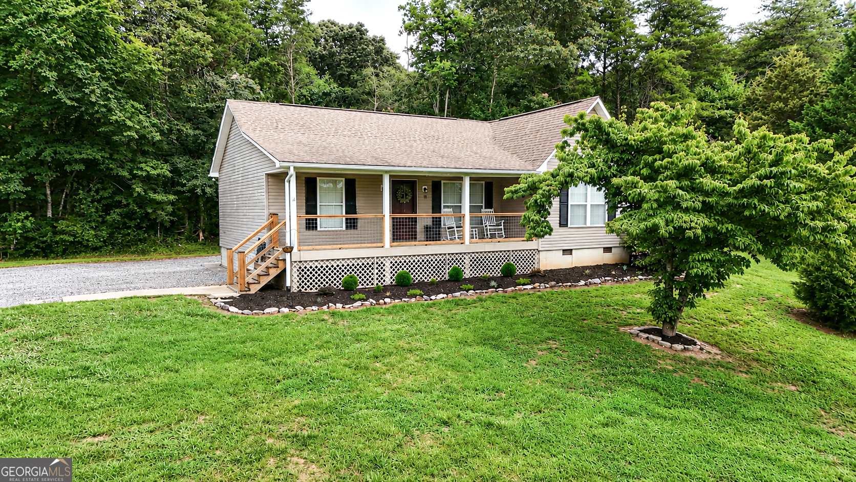 39 E Point Drive Property Photo 1