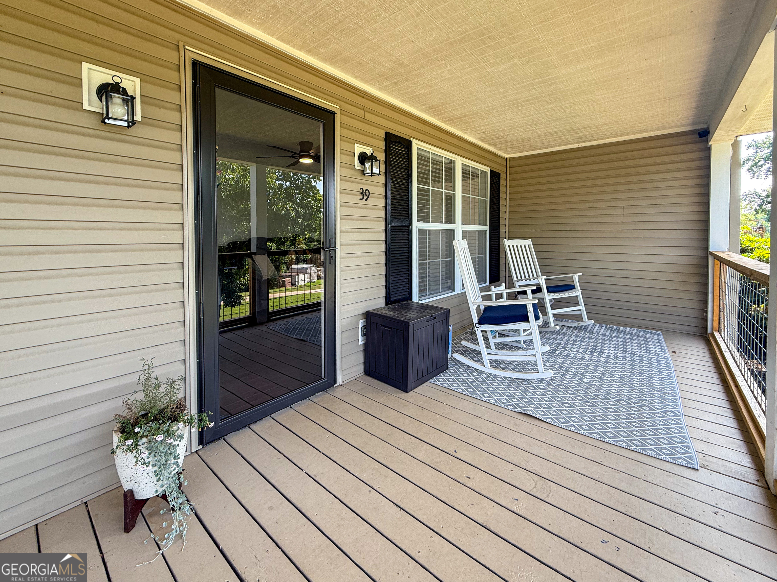 39 E Point Drive Property Photo 2